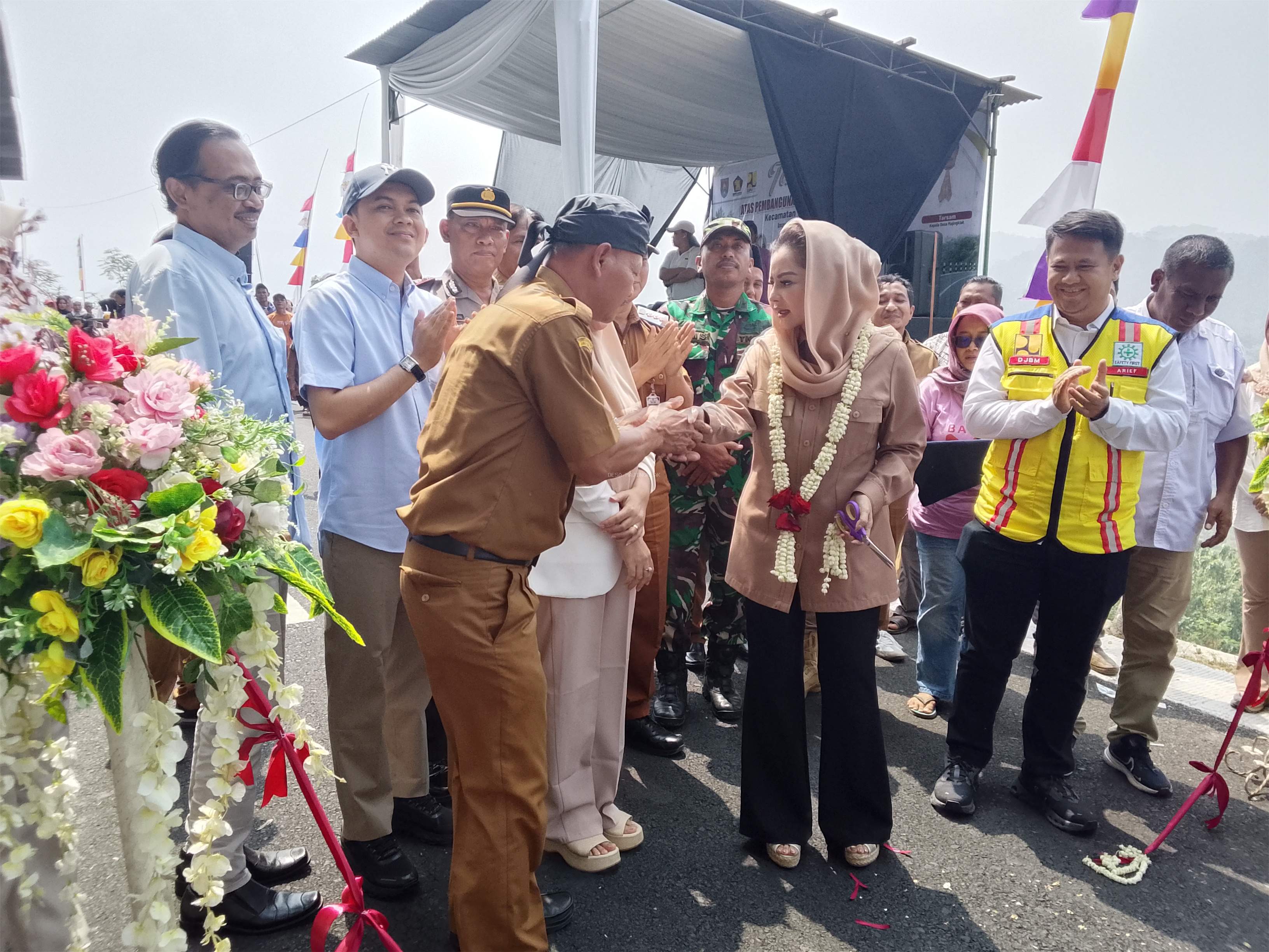 Tasyakuran Pembangunan Ruas Jalan Majingklak–Seukeut Meriah, Warga Antusias Ikuti Senam, Jalan Sehat, dan Doorprize