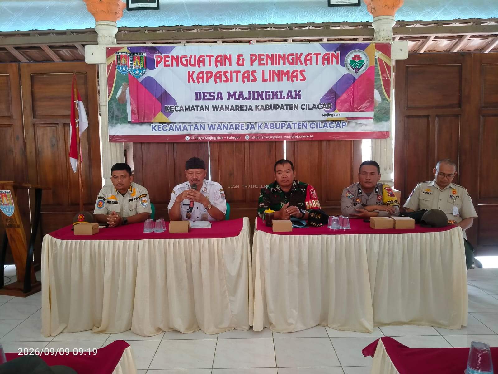 Tingkatkan Kesiapsiagaan, Pemdes Majingklak Bekali Linmas dengan Materi dan Latihan PBB